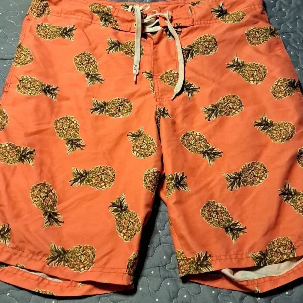 Red Camel pineappleโboardโshortsโsizeโ32